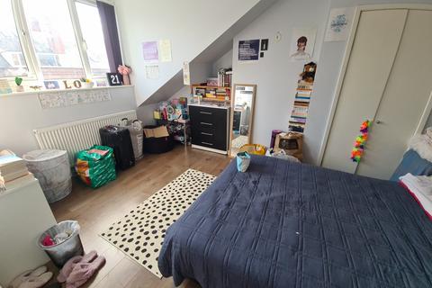 3 bedroom house to rent, Beechwood View, Leeds LS4