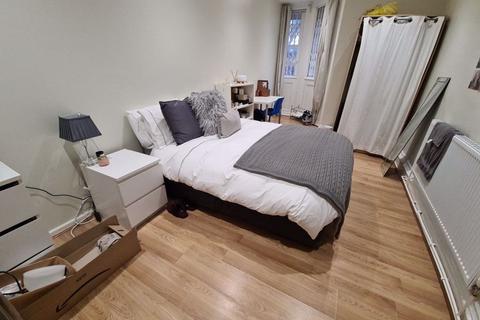 3 bedroom house to rent, Moorland Avenue Hyde Park, Leeds LS6