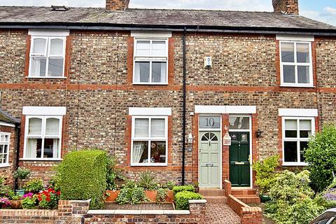 2 bedroom terraced house to rent, Hawthorne Road, Stockton Heath, WA4