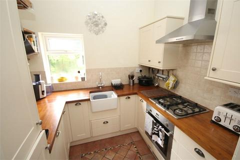 2 bedroom terraced house to rent, Hawthorne Road, Stockton Heath, WA4
