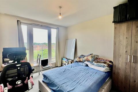43 Canalside Gardens, Southall, UB2 5TJ