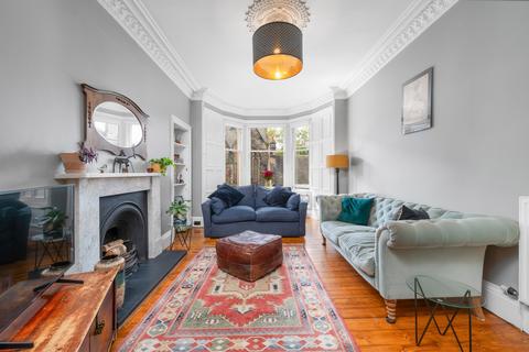 16/4 Easter Road, Edinburgh, EH7 5RG