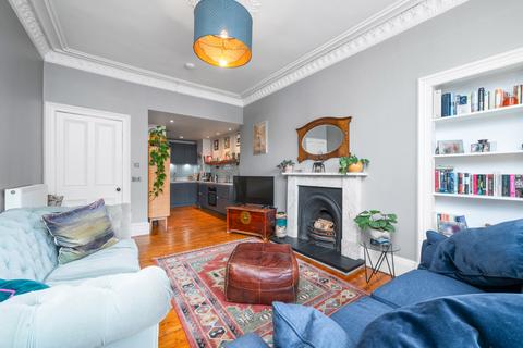 16/4 Easter Road, Edinburgh, EH7 5RG
