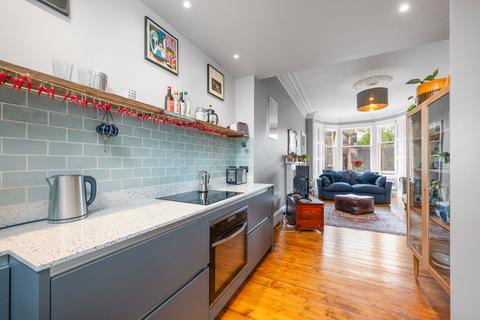 16/4 Easter Road, Edinburgh, EH7 5RG