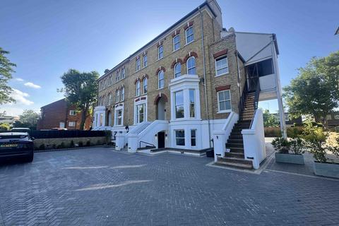 4 bedroom apartment to rent, Grosvenor Road, Wanstead E11