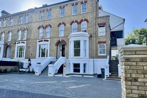 4 bedroom apartment to rent, Grosvenor Road, Wanstead E11