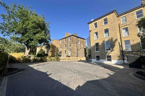 4 bedroom apartment to rent, Grosvenor Road, Wanstead E11