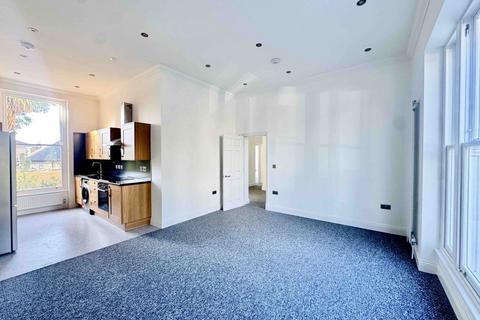 4 bedroom apartment to rent, Grosvenor Road, Wanstead E11