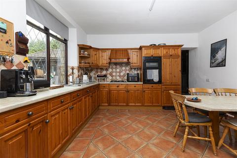 4 bedroom detached house for sale, Shepherds Thorn Lane, Huddersfield HD2