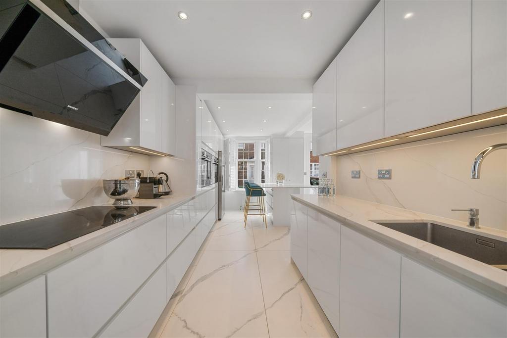 4 Fairhazel Mews, Fairhazel Gardens NW6 3 SG-6.jpg