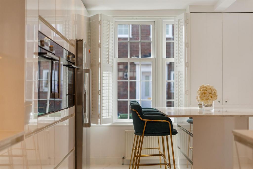 4 Fairhazel Mews, Fairhazel Gardens NW6 3 SG-8.jpg