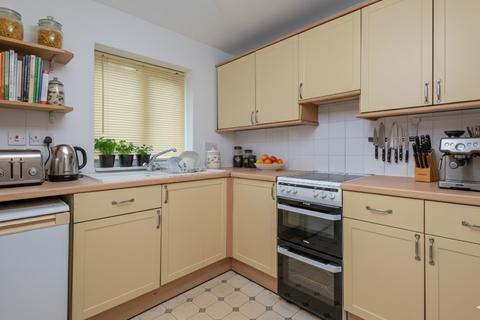 2 bedroom flat for sale, Blackmoor Court, Leeds LS17