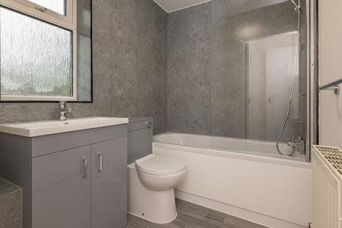 2 bedroom flat for sale, Blackmoor Court, Leeds LS17