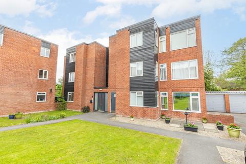 Flat - Blackmoor Court, Leeds LS17