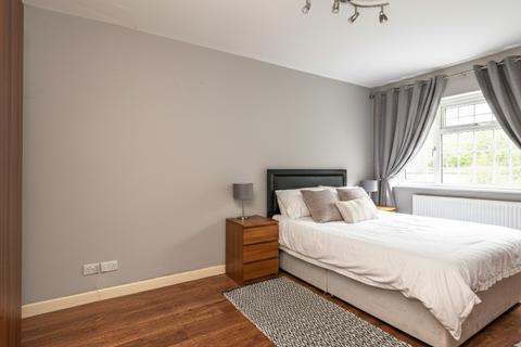2 bedroom flat for sale, Sandhill Court, Sandhill Lane, Leeds LS17