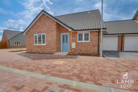 3 bedroom detached bungalow for sale, Park Gate Corner, Little Clacton CO16
