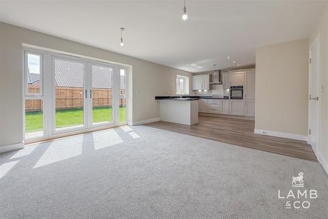 3 bedroom detached bungalow for sale, Park Gate Corner, Little Clacton CO16