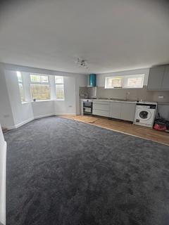 2 bedroom flat to rent, Basement Flat-Shipley, BD18 3BX
