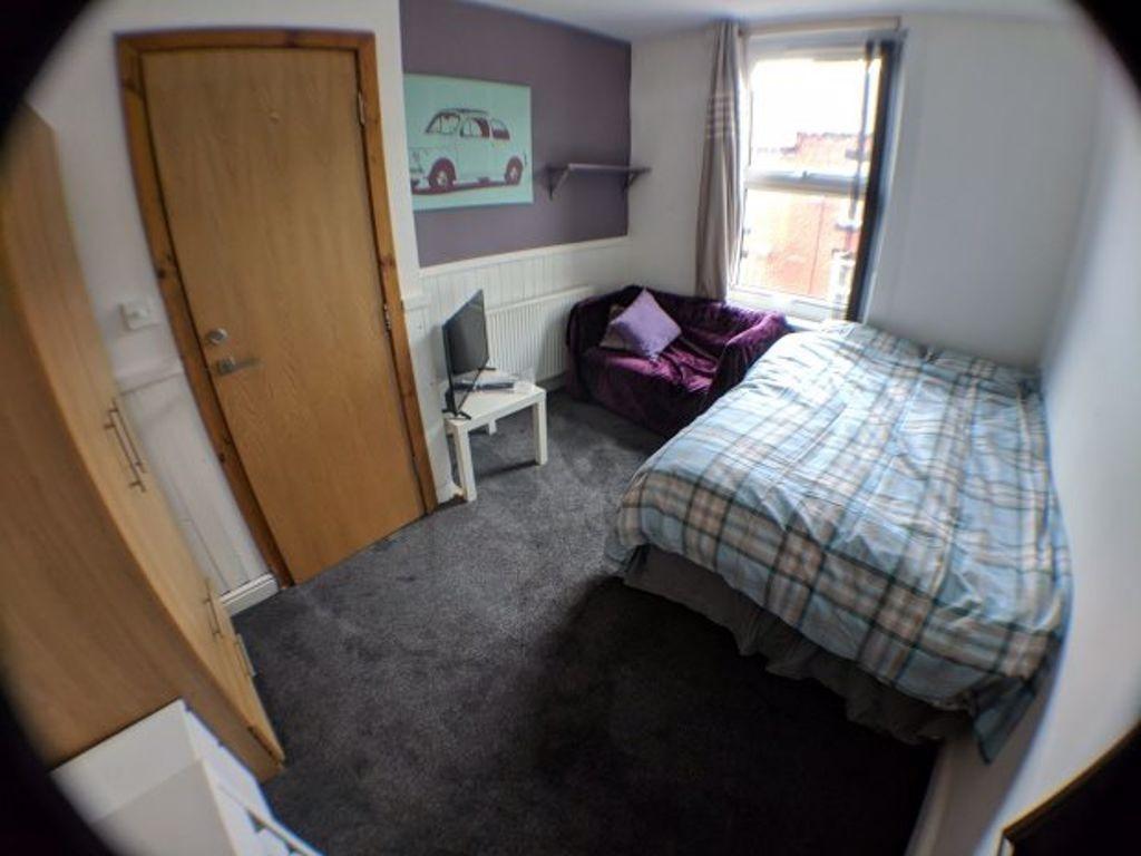A cozy single bedroom featuring a comfortable b...