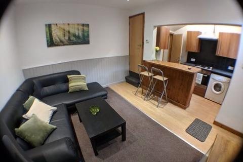 3 bedroom house to rent, Kelsall Terrace, Leeds LS6