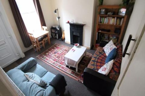 2 bedroom house to rent, Harold Avenue, Leeds LS6