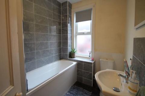2 bedroom house to rent, Harold Avenue, Leeds LS6