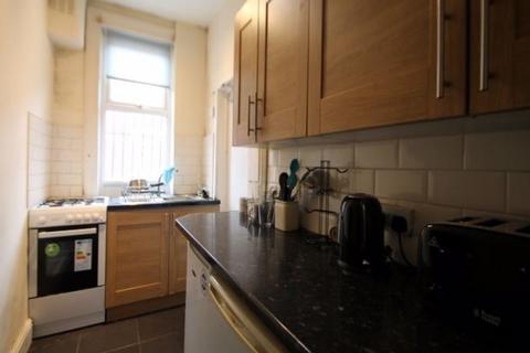2 bedroom house to rent, Harold Avenue, Leeds LS6