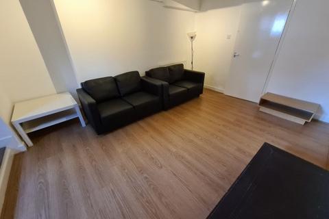 2 bedroom flat to rent, Kensington Terrace, Leeds LS6