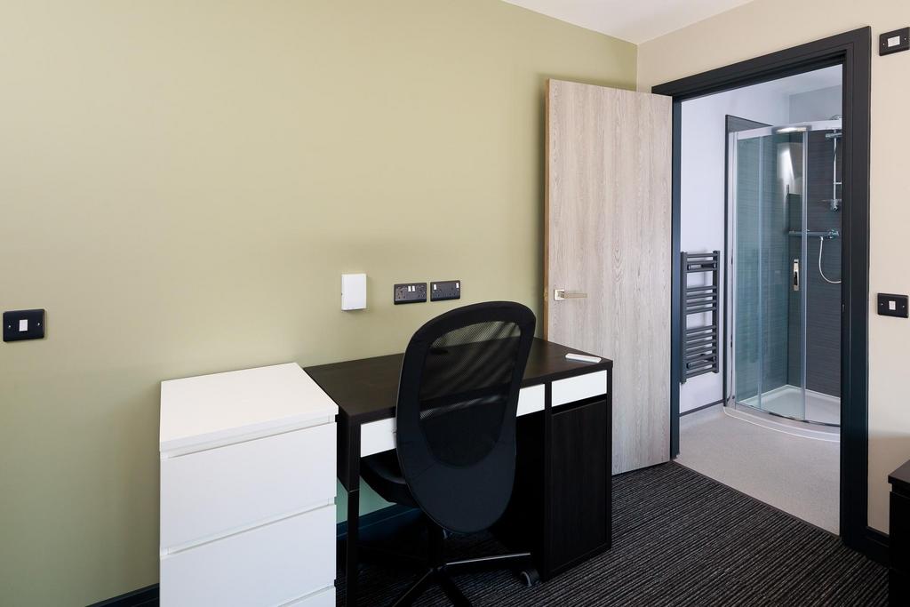 SAR Court - Study Area in Room