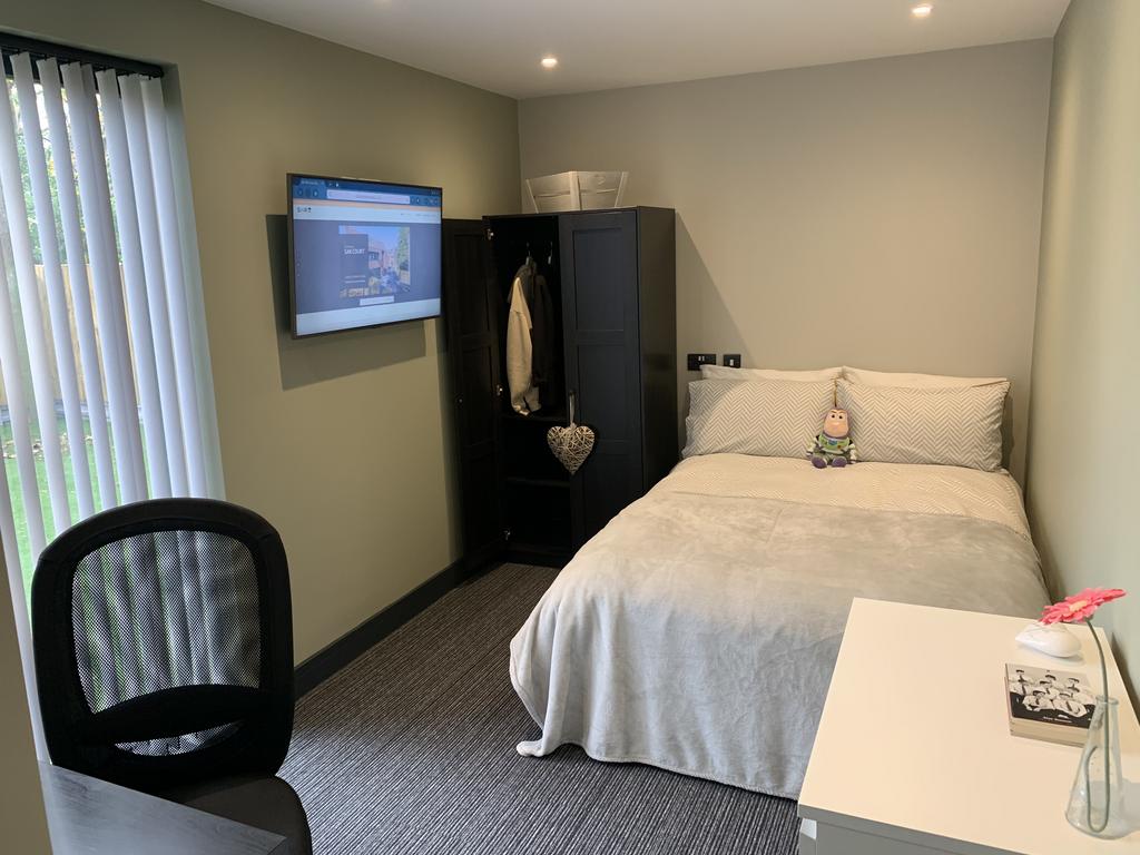 SAR Court Signature Plus