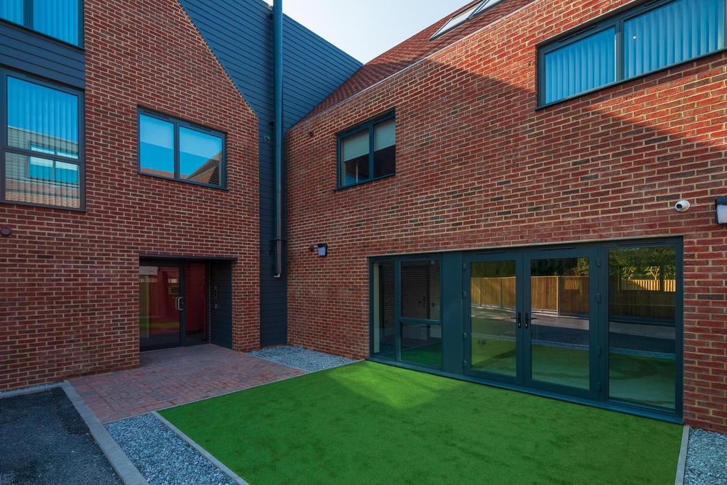 SAR Court Ash Lodge &amp; Flat 2 Patio Doors