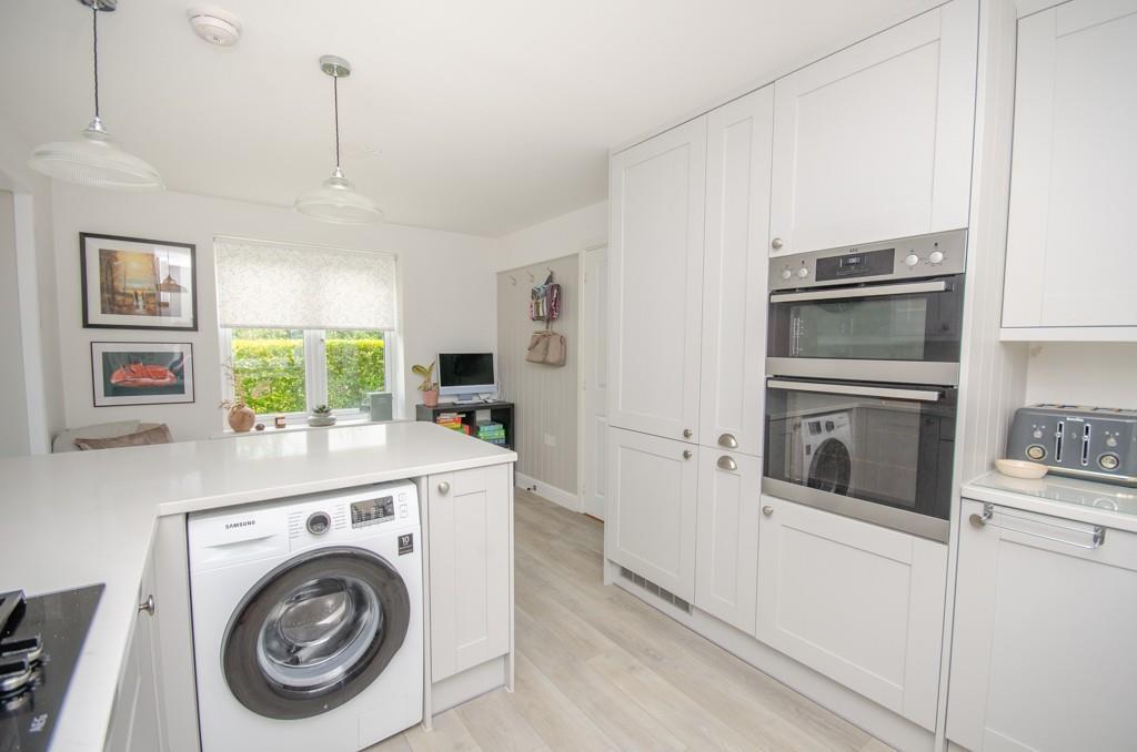 Kitchen pic 2.jpg