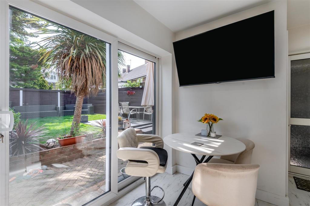 8650248-interior15.jpg