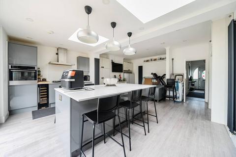 21 Woodvale Avenue, London, SE25 4AD