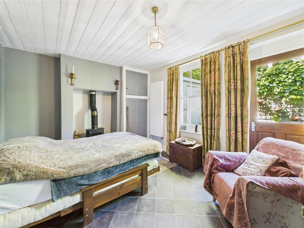 CAM02742 G0-PR0021-STILL008.jpg