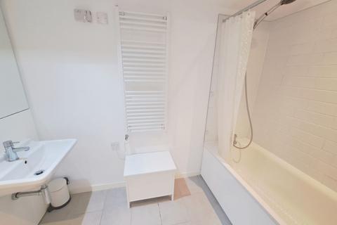 2 bedroom flat to rent, The Avenue, Leeds LS9
