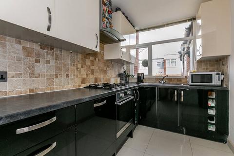 2 bedroom terraced house for sale, Lambscroft Avenue, London, SE9