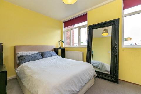 2 bedroom terraced house for sale, Lambscroft Avenue, London, SE9