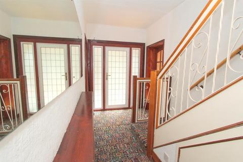 28 Boundary Road, Carshalton, SM5 3HG