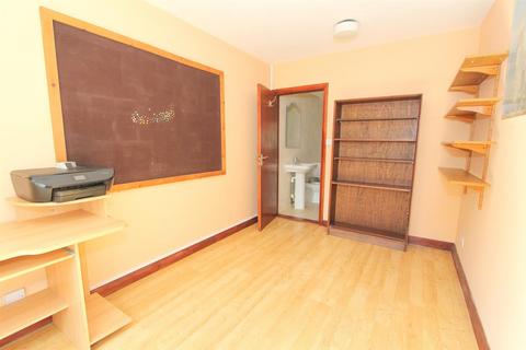 28 Boundary Road, Carshalton, SM5 3HG