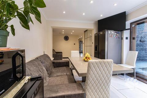 15 Buckerills, Basildon, SS13 3EP