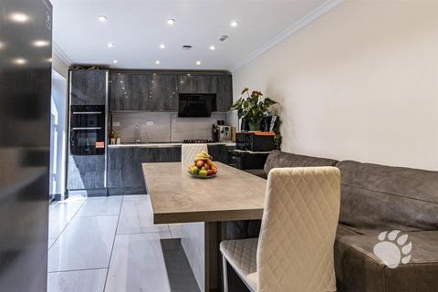 15 Buckerills, Basildon, SS13 3EP