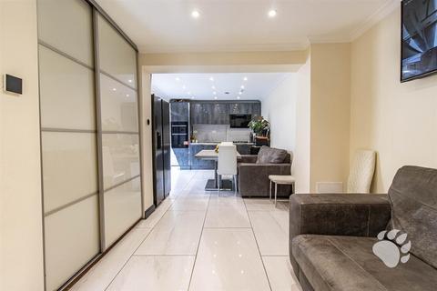 15 Buckerills, Basildon, SS13 3EP
