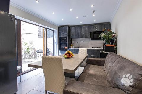 15 Buckerills, Basildon, SS13 3EP