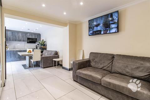 15 Buckerills, Basildon, SS13 3EP