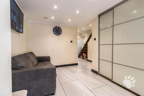 15 Buckerills, Basildon, SS13 3EP