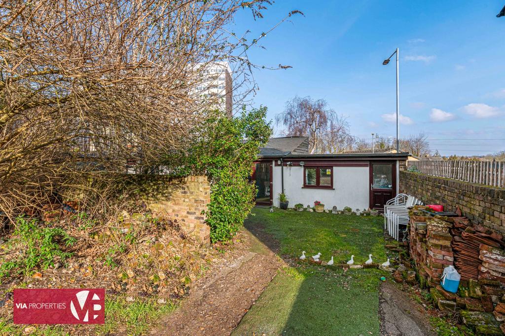 11 Burford Street Hoddesdon via properties...