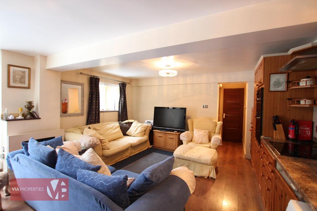 11 Burford Street Hoddesdon via properties...