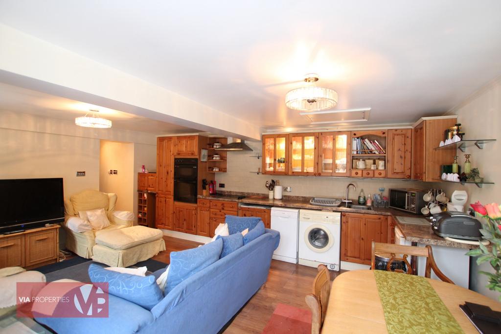 11 Burford Street Hoddesdon via properties...