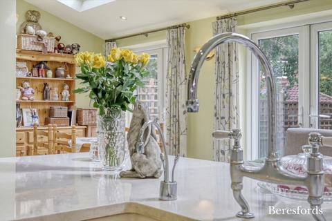 undefined, Lodge Close, Hutton, CM13